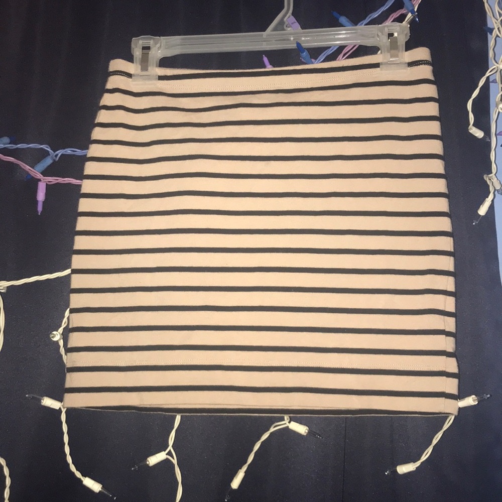 ⭐️Tan Striped Mini Skirt⭐️